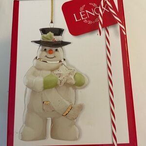 New In Box Lenox White Snowman Ornament With Star “ Holiday Cheer” 3.5”